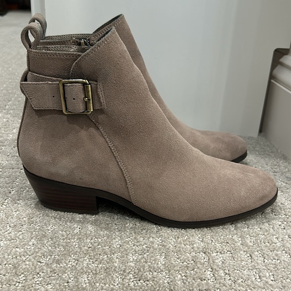 Blondo Sadie Waterproof Bootie. Size 8.5. Mushroom Suede. *good condition* - Picture 9 of 15